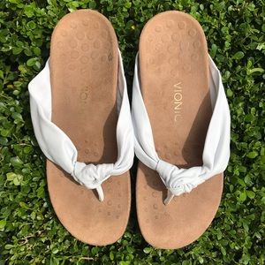 Vionic White Pippa flip flop comfort sandal size 9